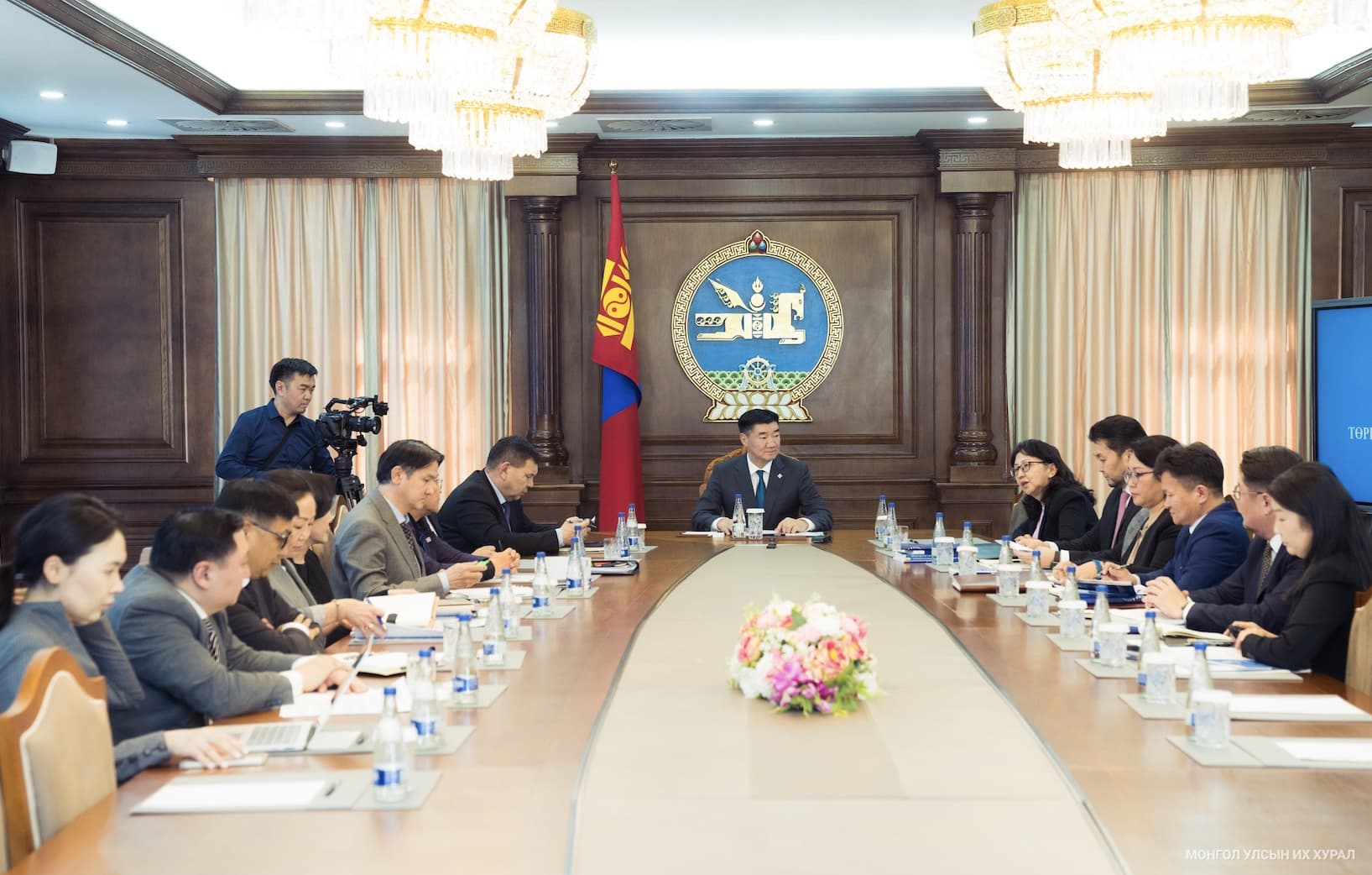 УИХ-ын дарга С.Бямбацогт Төрийн албаны тухай хуульд бодлогын цогц шинэчлэл хийх санал боловсруулах чиглэл өглөө