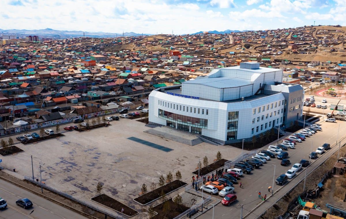 Хүүхэд, залуучуудын театраас Хилчин хотхон хүртэлх авто замыг түр хаана