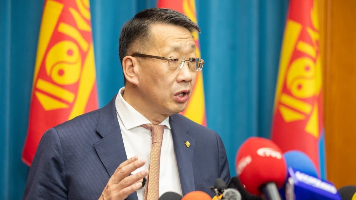 Л.Энх-Амгалан: Тавдугаар сарын 1-нээс эхлэн багш нар нэмэгдсэн цалингаасаа бүх төрлийн нэмэгдлээ тооцуулан авна