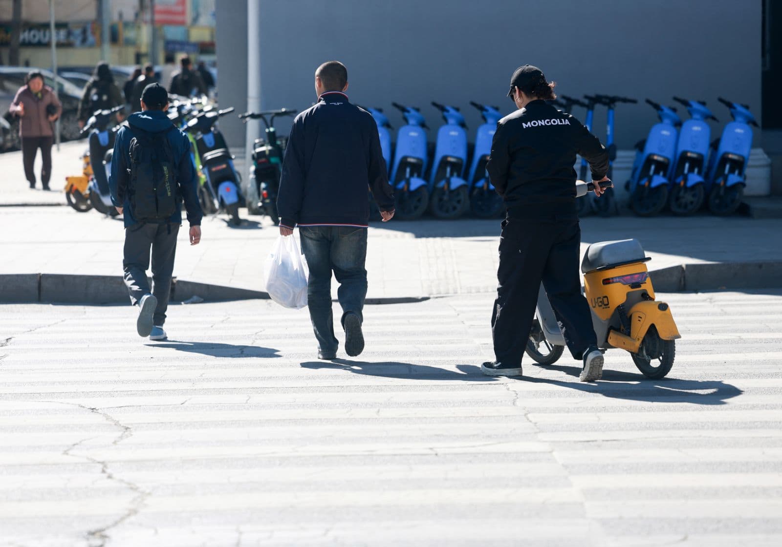 СКҮҮТЕР, МОПЕДТОЙ ИРГЭД ИХЭВЧЛЭН ЧИХЭВЧТЭЙ, ХОЁУЛАА СУНДАЛЖ ЯВЖ БАЙГАА НЬ ЭРСДЭЛИЙГ НЭМЭГДҮҮЛЖ БАЙНА