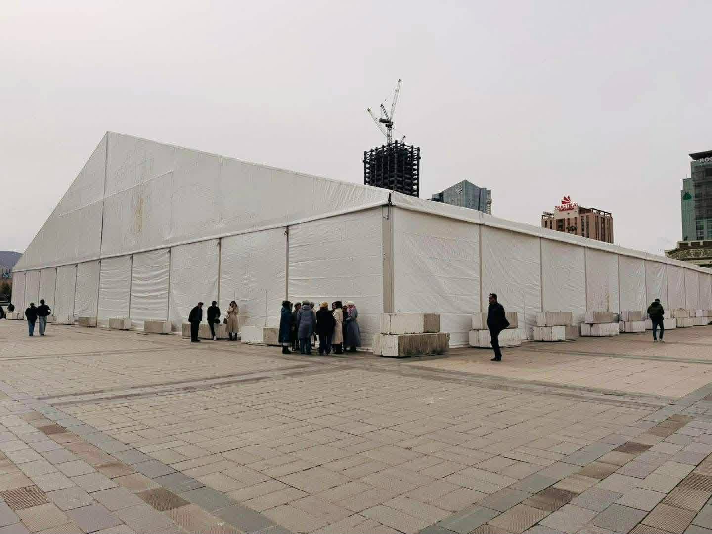 Ерөнхий сайдын захирамжаар төв талбайд барьсан асрыг буулгана