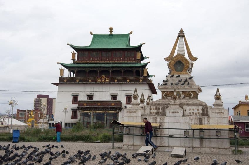 Үс засуулбал: Үс шинээр үргээлгэх буюу засуулахад жаргал ирнэ.