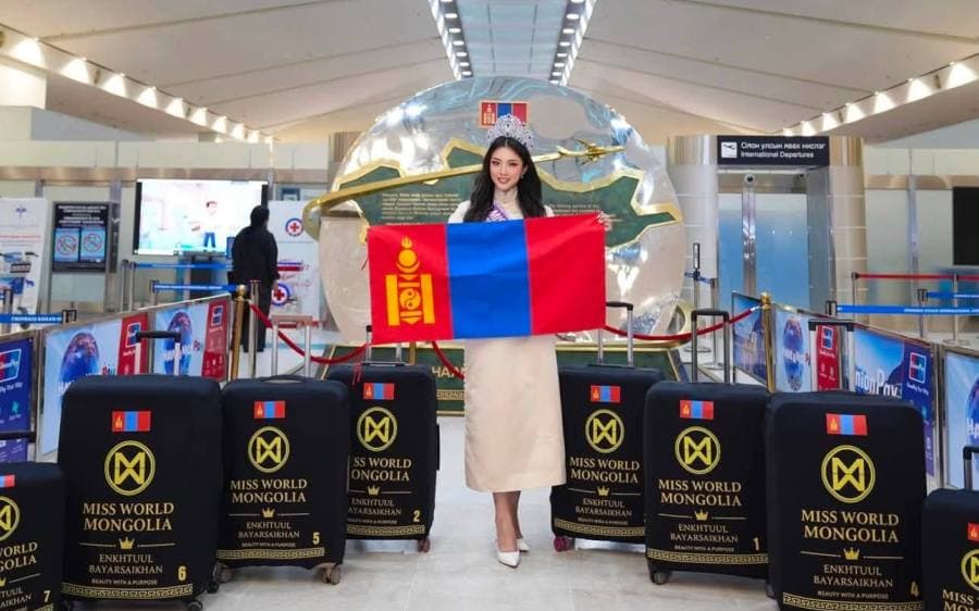 МОНГОЛ УЛСАА ТӨЛӨӨЛӨН Б.ЭНХТУУЛ “ДЭЛХИЙН МИСС”-Д ӨРСӨЛДӨЖ БАЙНА