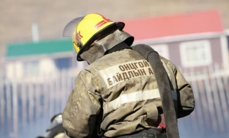 Алба хаагчид 3 иргэнийг авран хамгаалж, 54 иргэнийг утаажилтын бүсээс гаргалаа