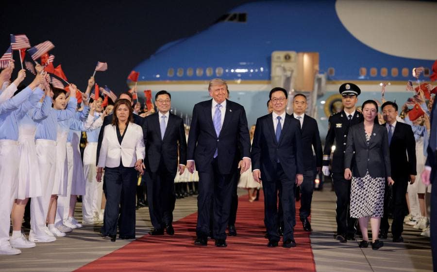 АНУ-ын Ерөнхийлөгч Д.Трамп БНХАУ-д төрийн айлчлал хийхээр Бээжинд хүрэлцэн иржээ