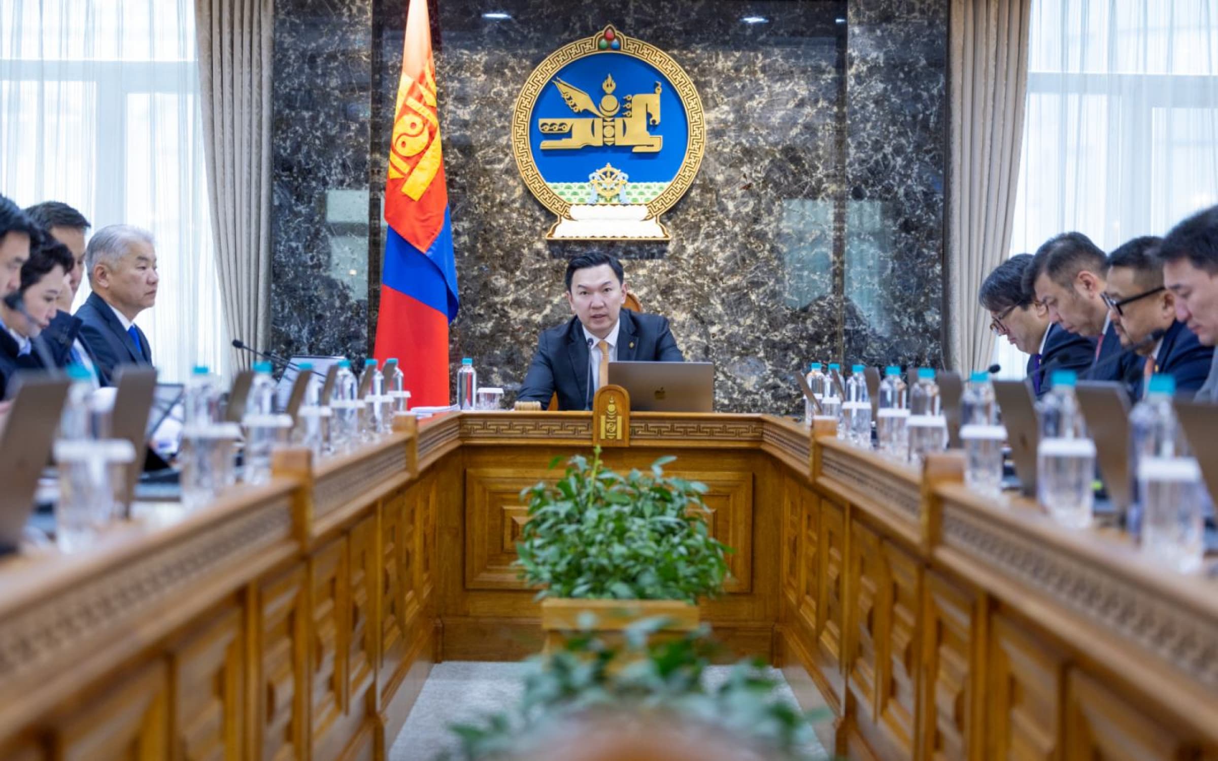 “Богдхан төмөр зам” төслийг хэрэгжүүлэхэд гарсан Засгийн газрын “маш нууц” тогтоол, хуралдааны тэмдэглэлийг төрийн нууцаас гаргалаа