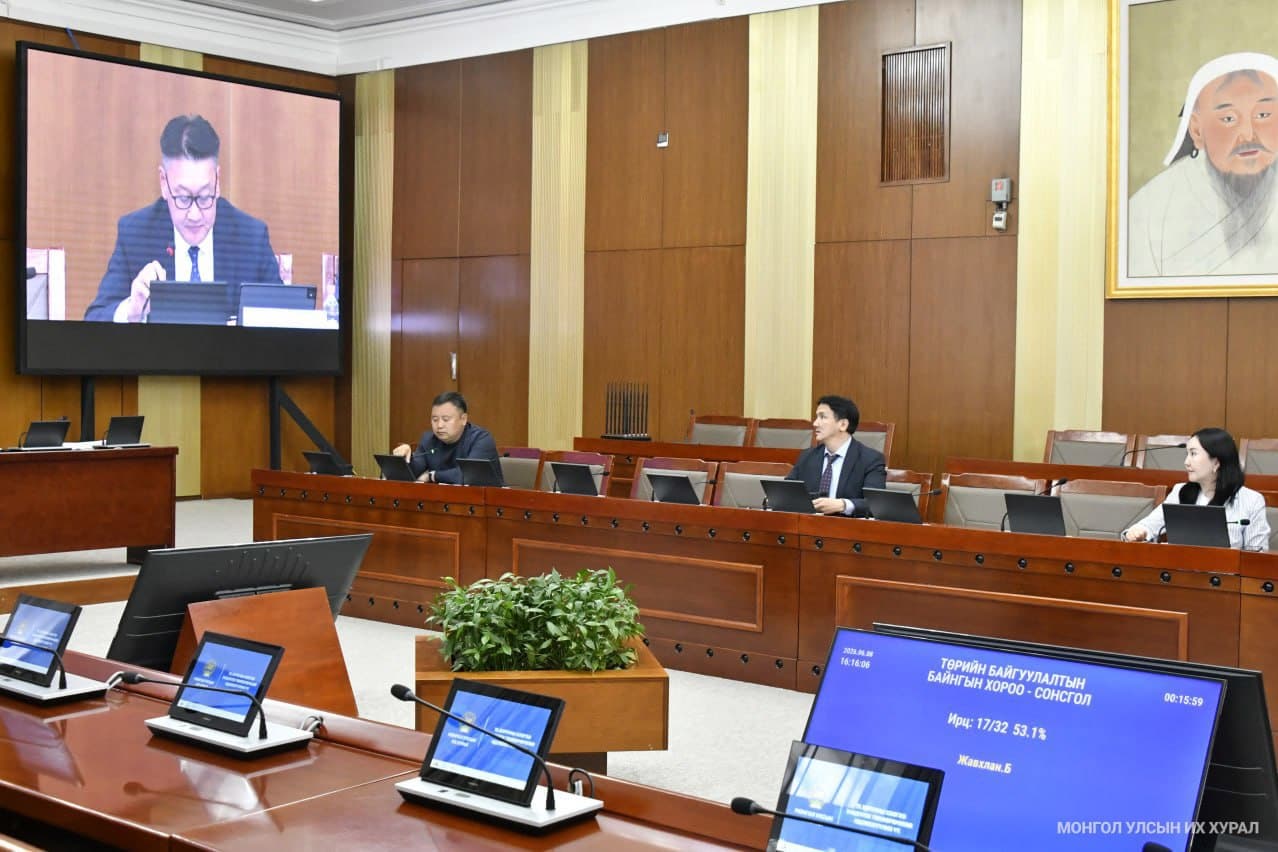 Өнөөдөр Төрийн ордонд УИХ-ын байнгын хороо болон ажлын хэсгүүдийн хэд хэдэн хуралдаан товлогджээ