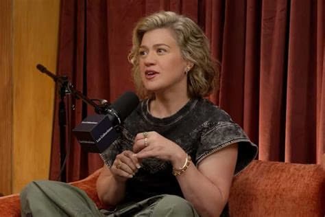 Kelly Clarkson: AI уран бүтээлчид хүнтэй нэг чарт дээр өрсөлдөх ёсгүй
